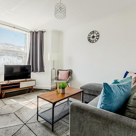 Bright 2Br Flat, Forest Gate, East لندن المظهر الخارجي الصورة